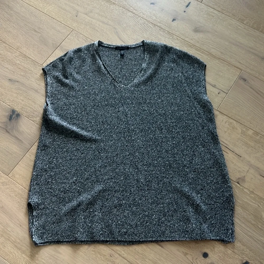 Eileen Fisher Organic Linen and Cotton Twist V-Neck  Top S/P Minimalst Luxury - Picture 3 of 6